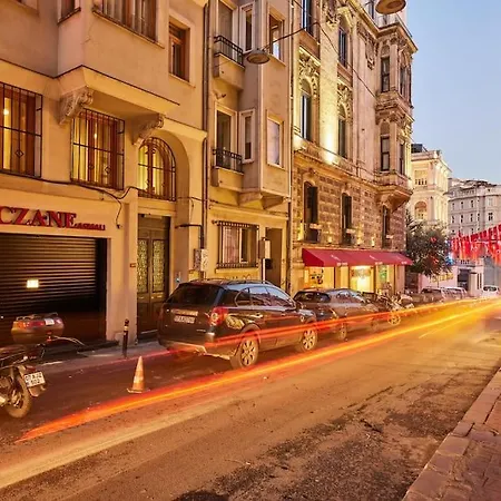 Apartment Stunning 2br 1 Min Metro&galata Istanbul