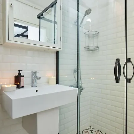 Modern 2br Galata-taksim Area Near Metro Apartament